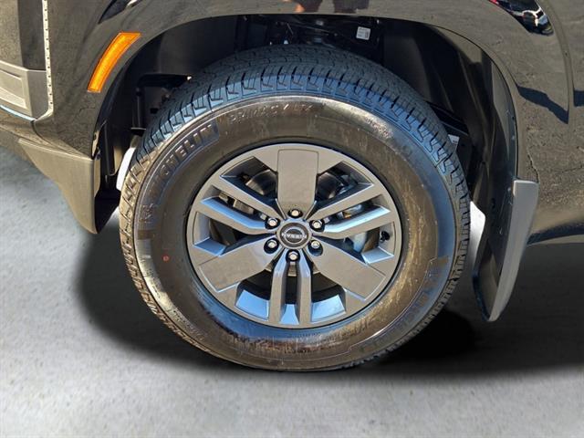 2025 Nissan Frontier King Cab SV photo 2