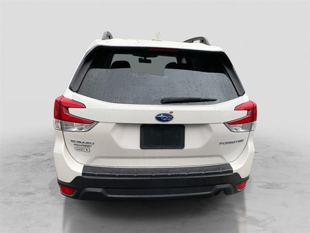 2023 Subaru Forester Premium photo 3