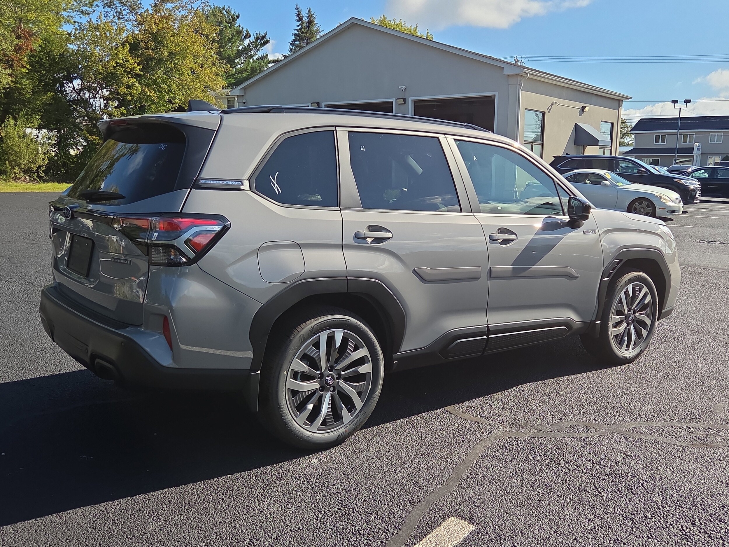 2025 Subaru Forester Touring photo 3