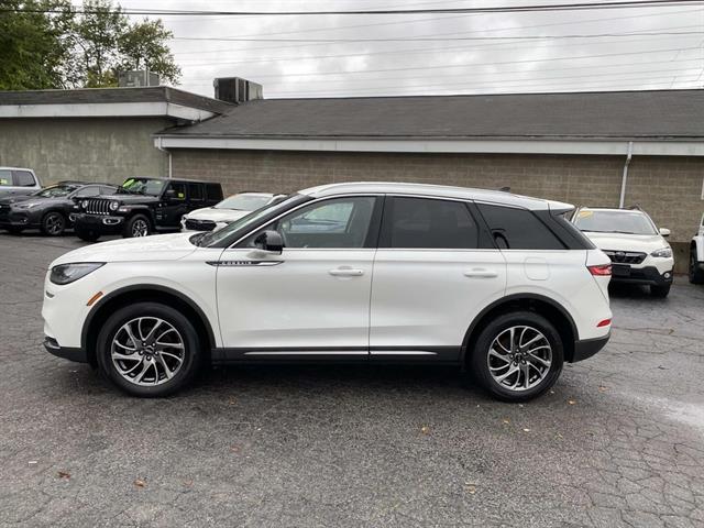 2022 Lincoln Corsair Standard photo 2