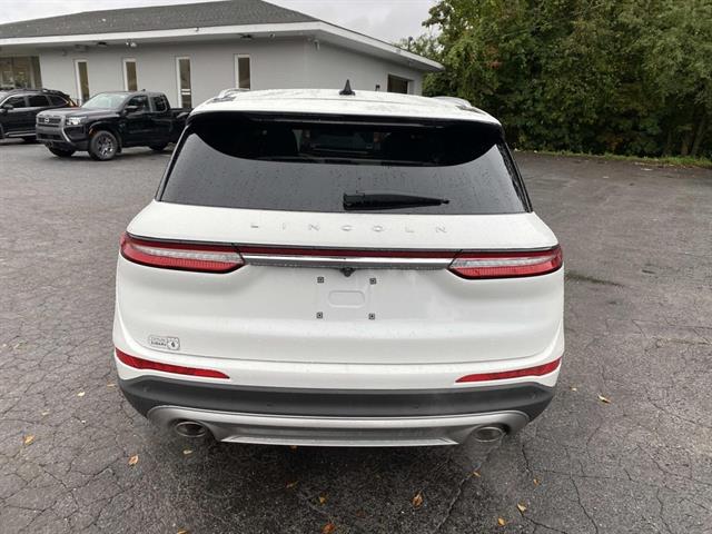 2022 Lincoln Corsair Standard photo 4