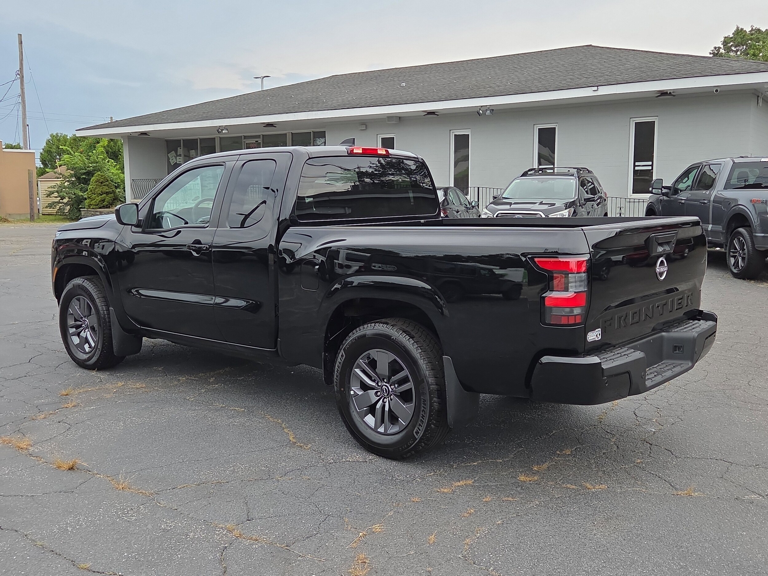 2025 Nissan Frontier King Cab SV photo 4