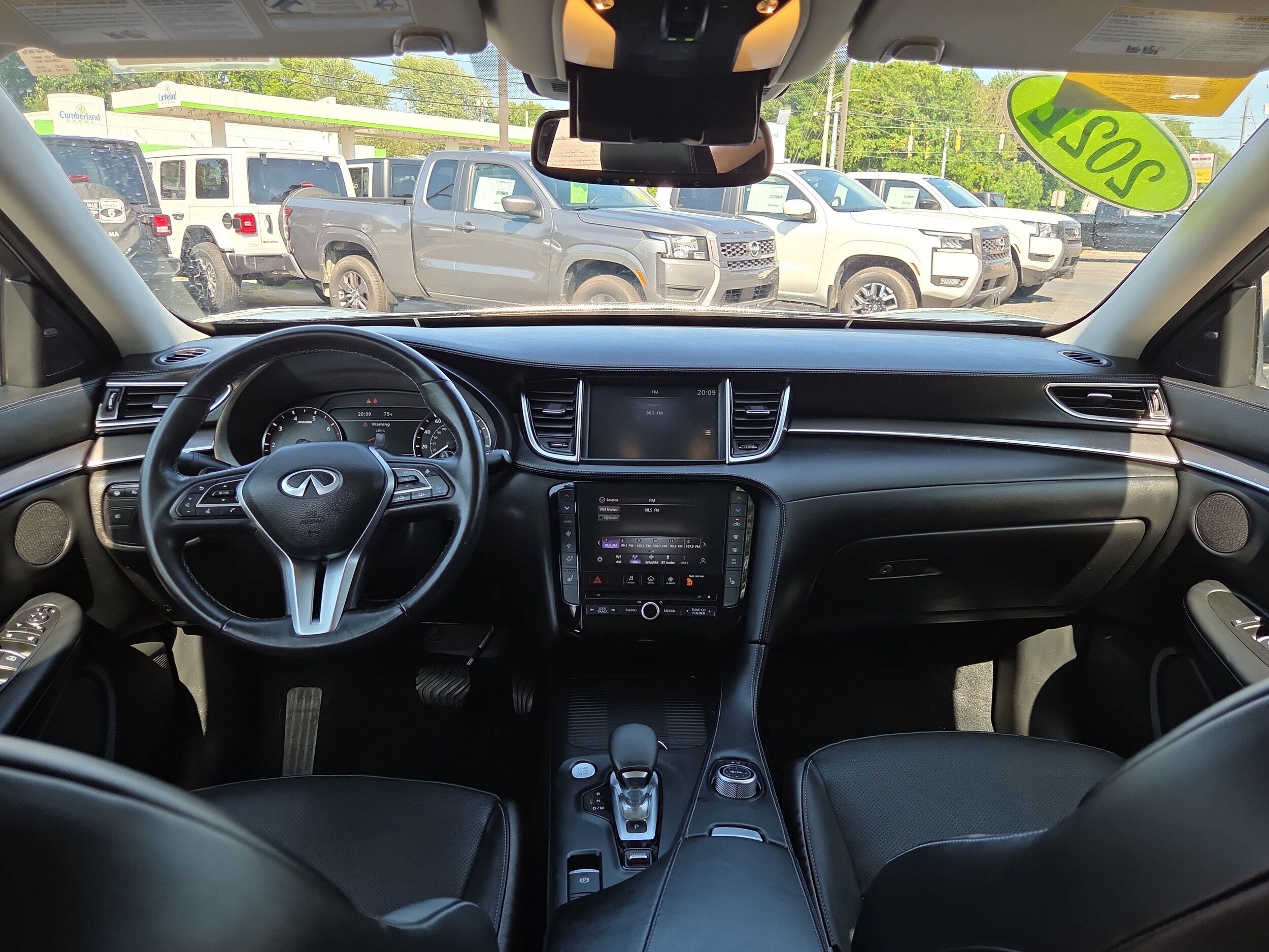 2022 Infiniti QX50 Luxe AWD photo 3