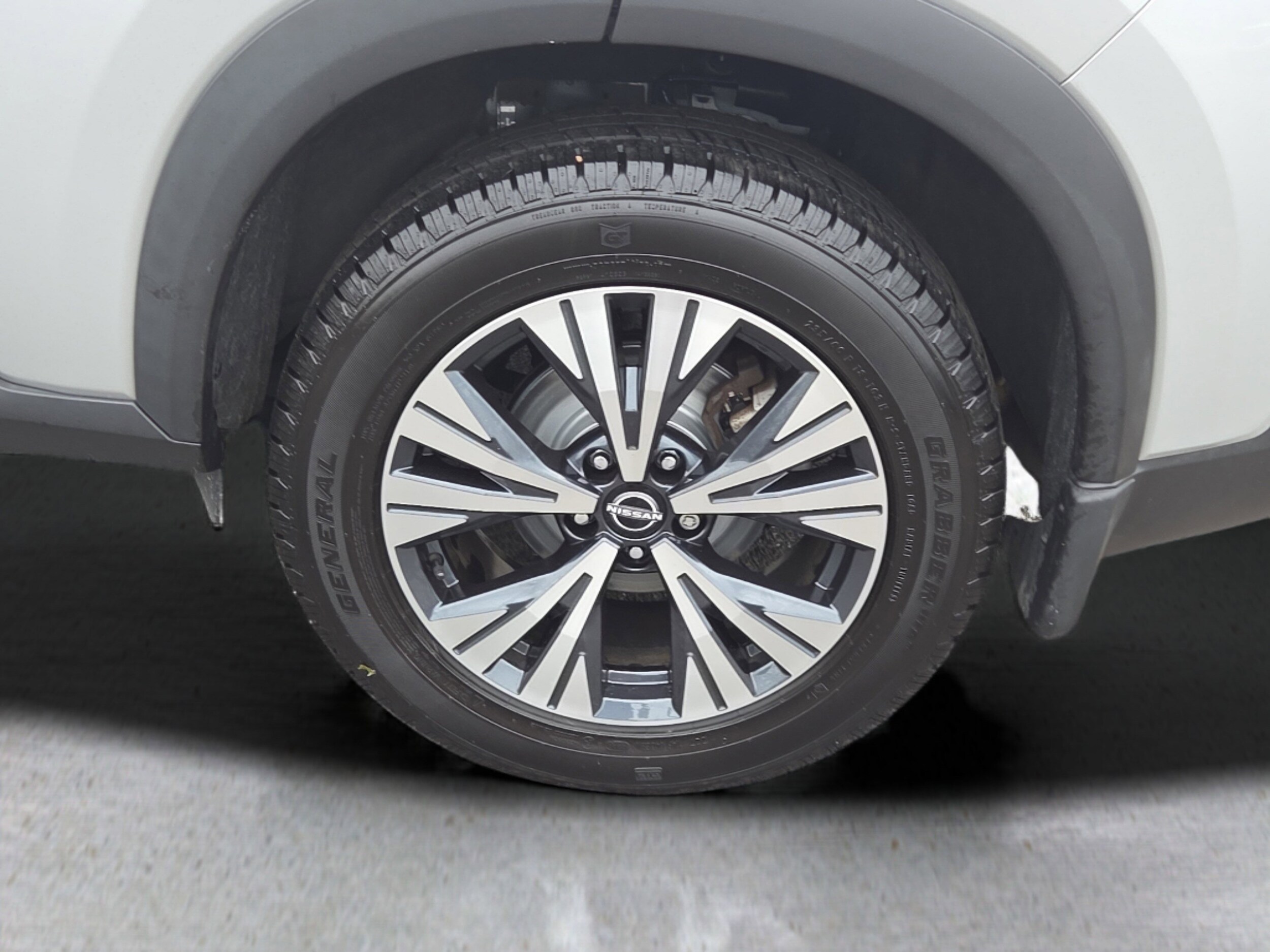 2022 Nissan Rogue AWD SV photo 3