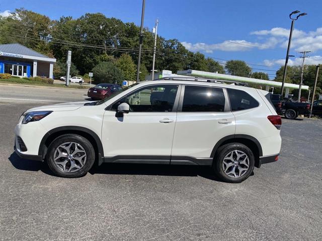 2023 Subaru Forester Premium photo 2