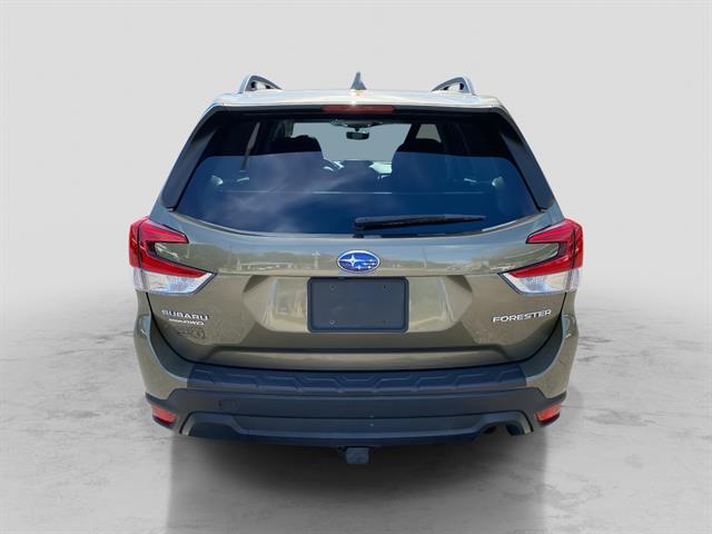 2023 Subaru Forester Premium photo 4
