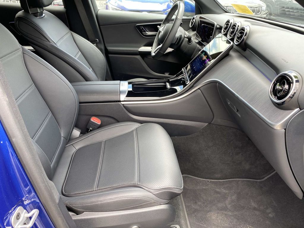 2025 Mercedes-Benz GLC Base - Photo 24