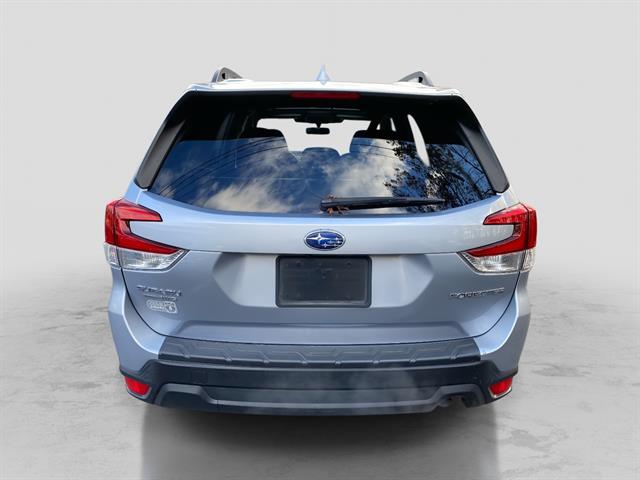 2023 Subaru Forester Premium photo 3