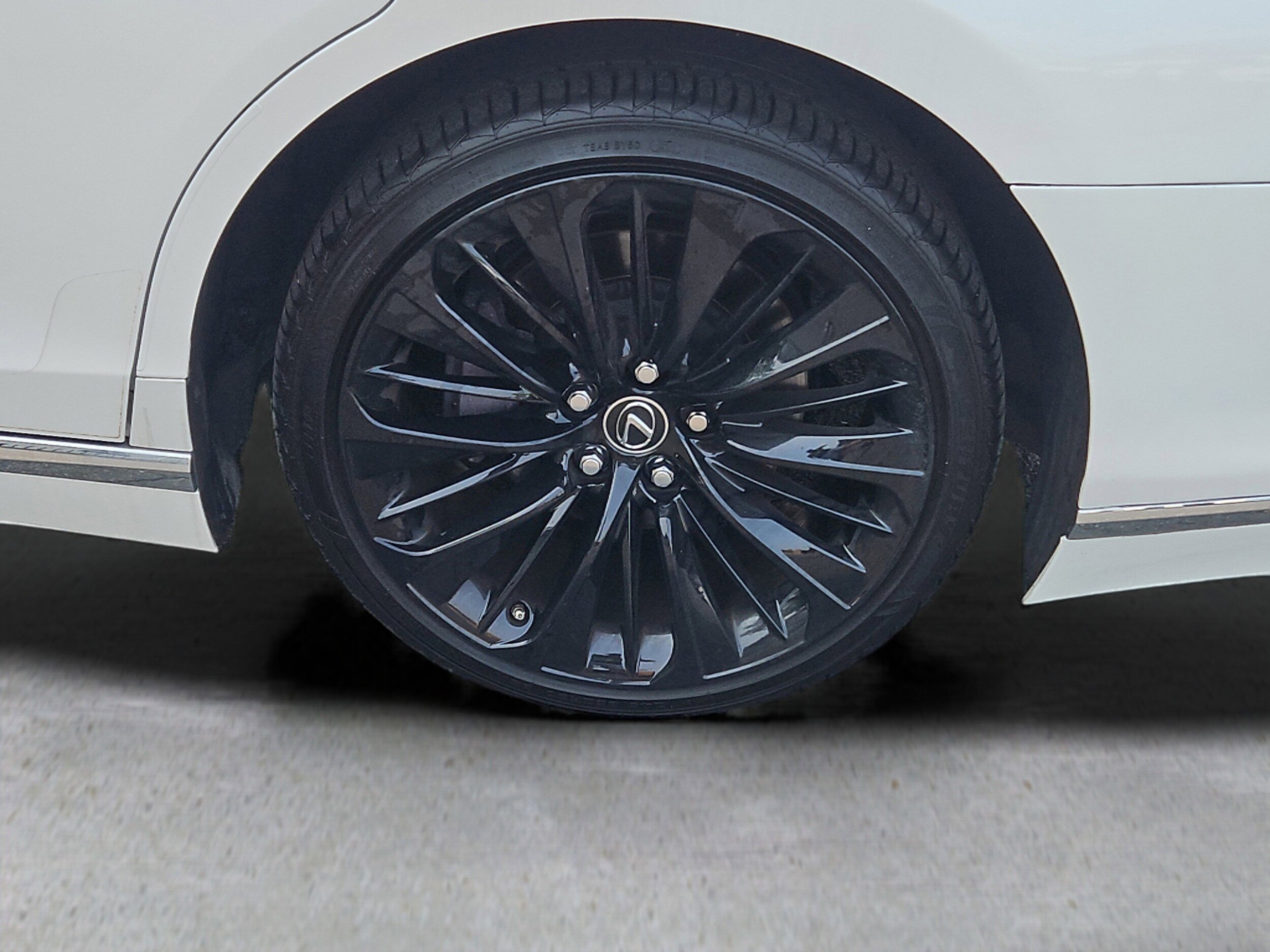 2021 Lexus LS 500 photo 3