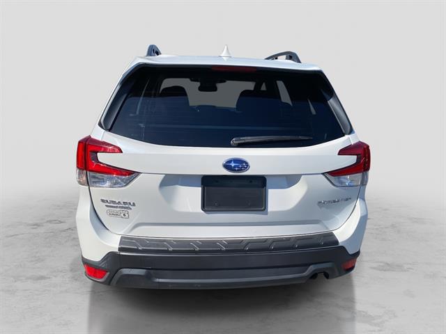 2023 Subaru Forester Premium photo 4
