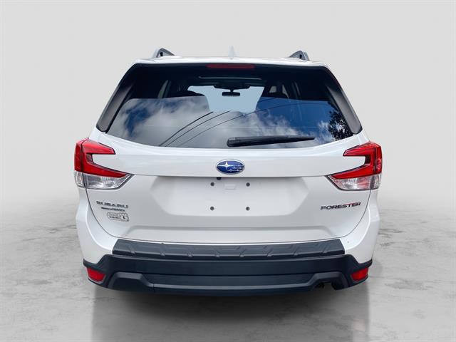 2023 Subaru Forester Premium photo 3