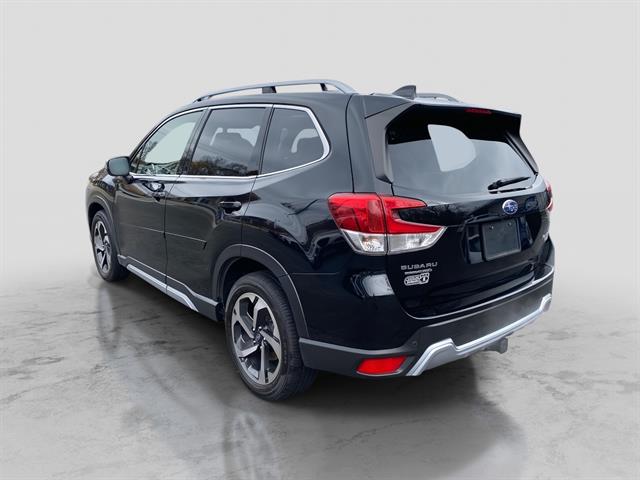 2022 Subaru Forester Touring photo 2