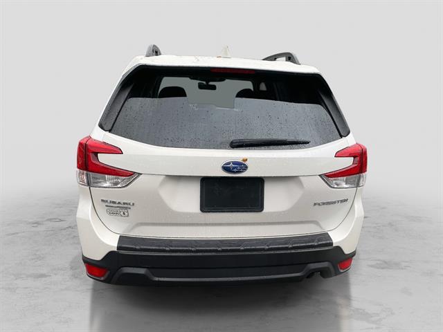 2023 Subaru Forester Premium photo 3