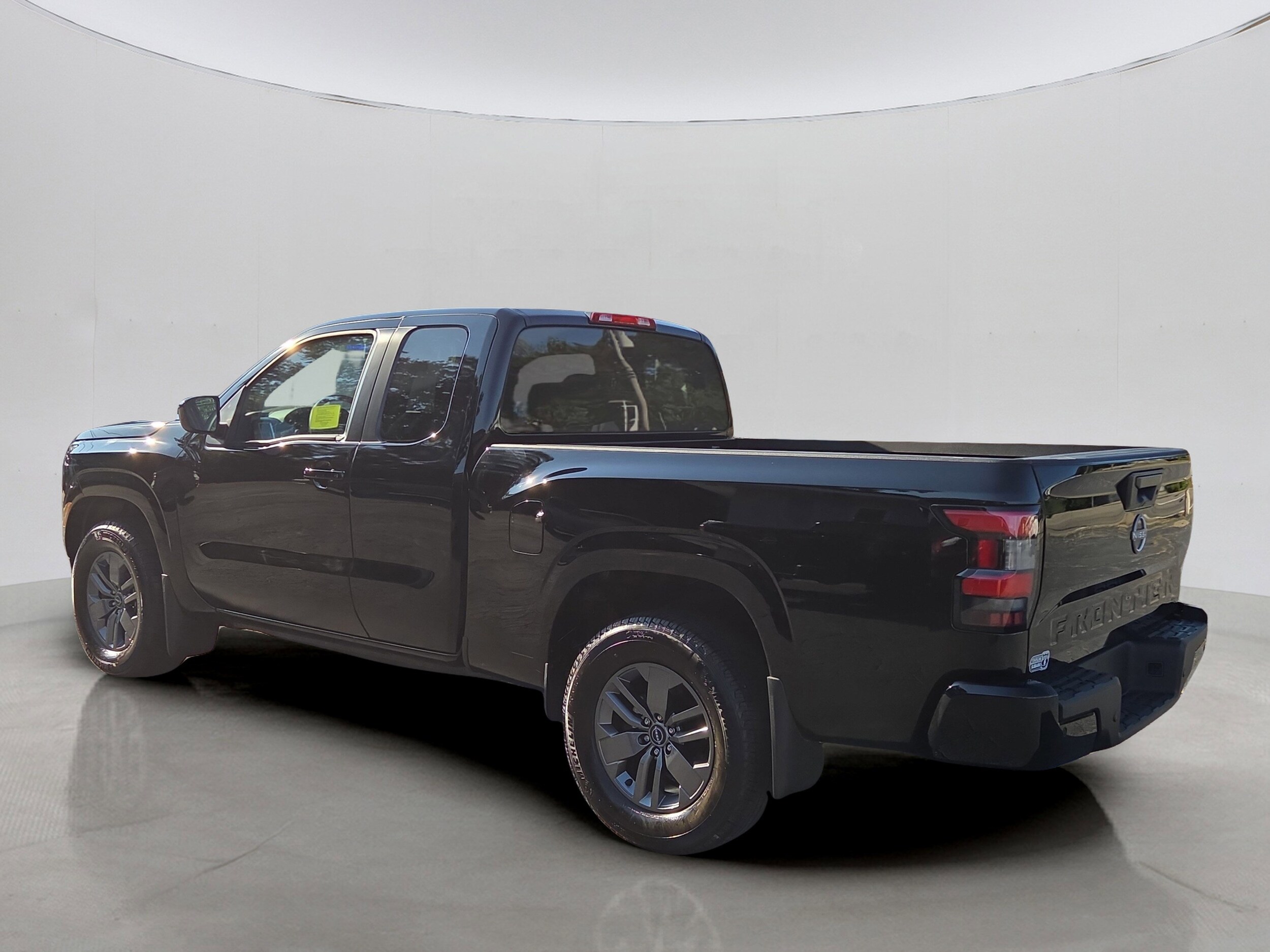 2025 Nissan Frontier King Cab SV photo 4