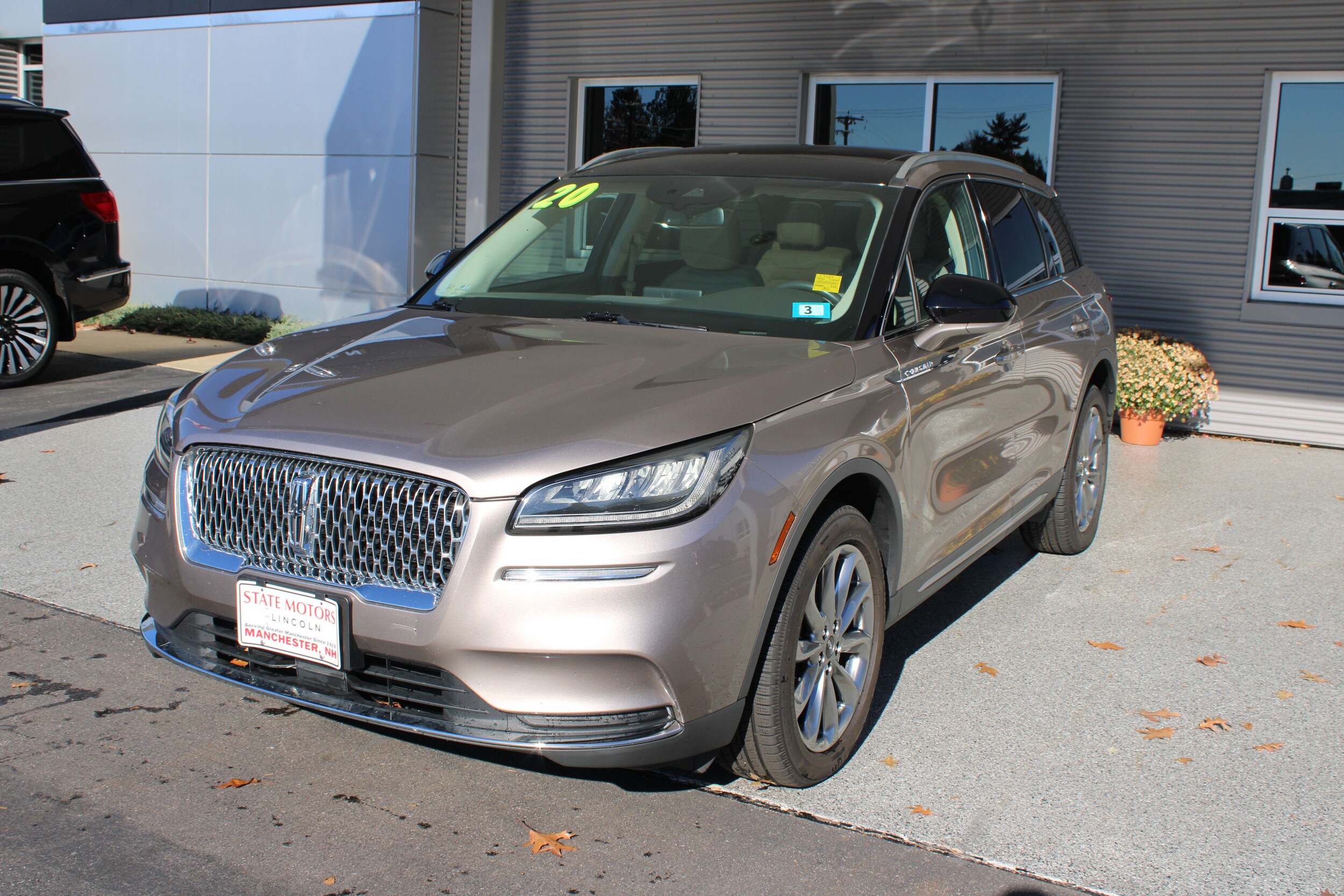 2020 Lincoln Corsair Standard photo 3