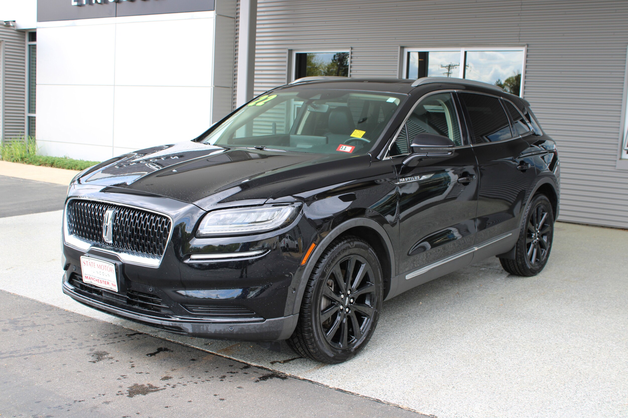 2022 Lincoln Nautilus Reserve photo 3