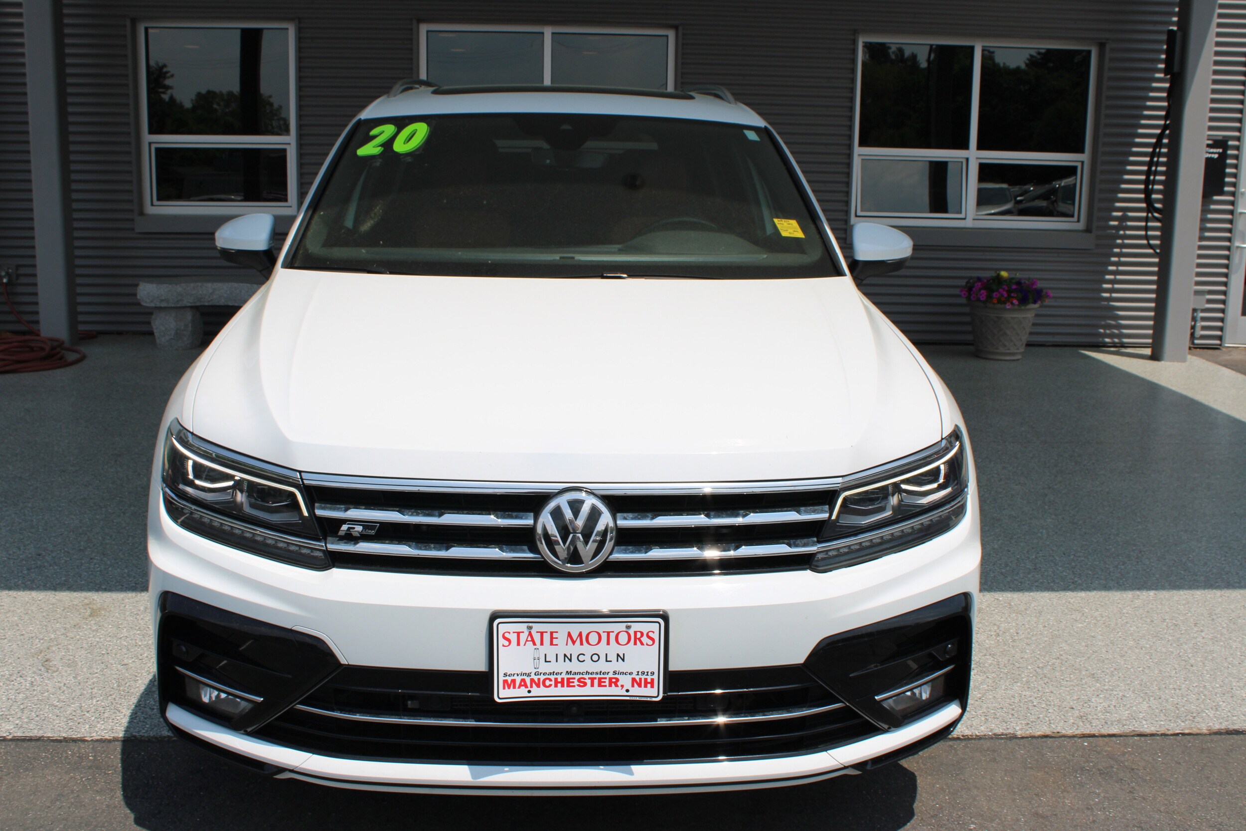 2020 Volkswagen Tiguan SEL Premium R-Line photo 2