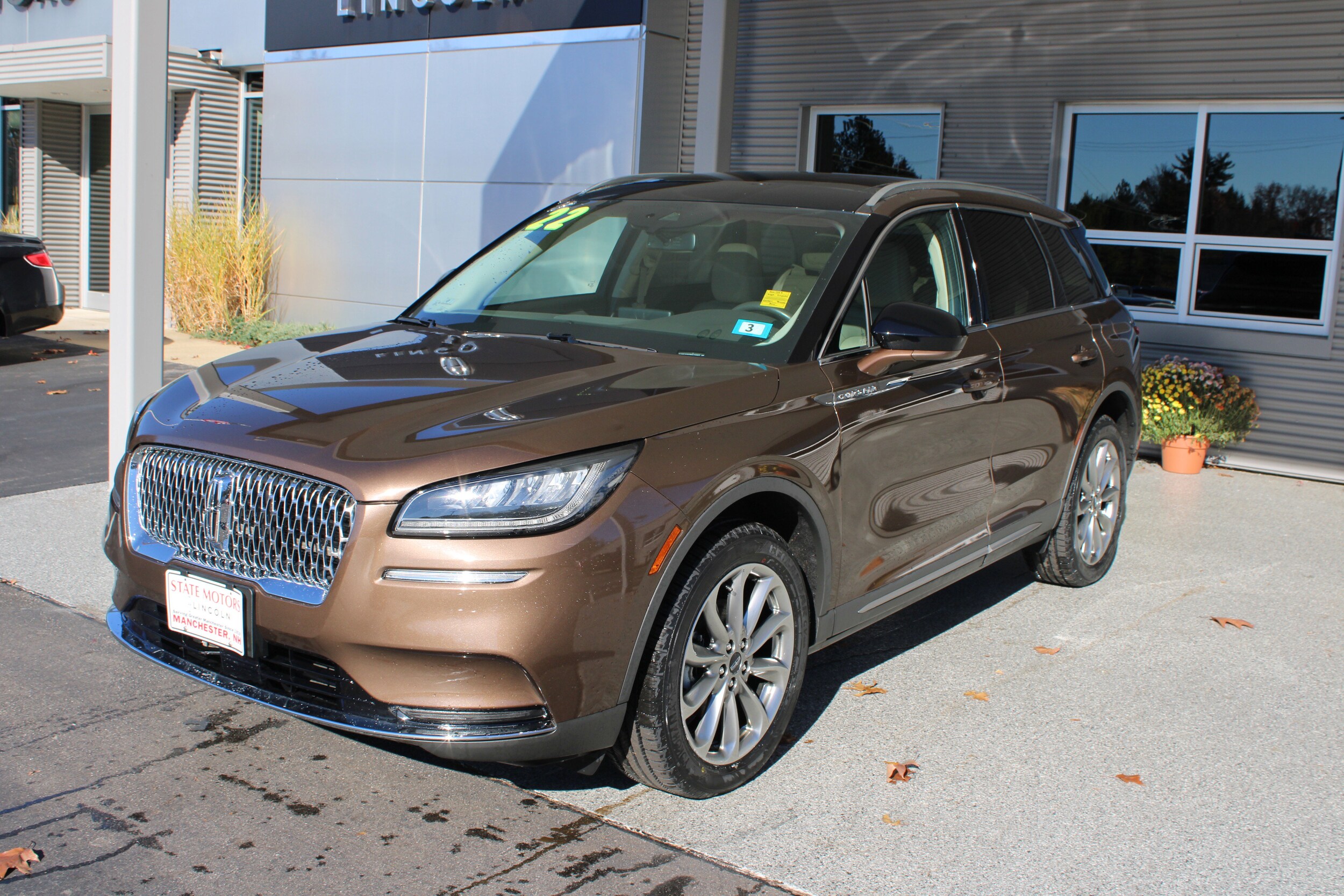 2022 Lincoln Corsair Standard photo 2