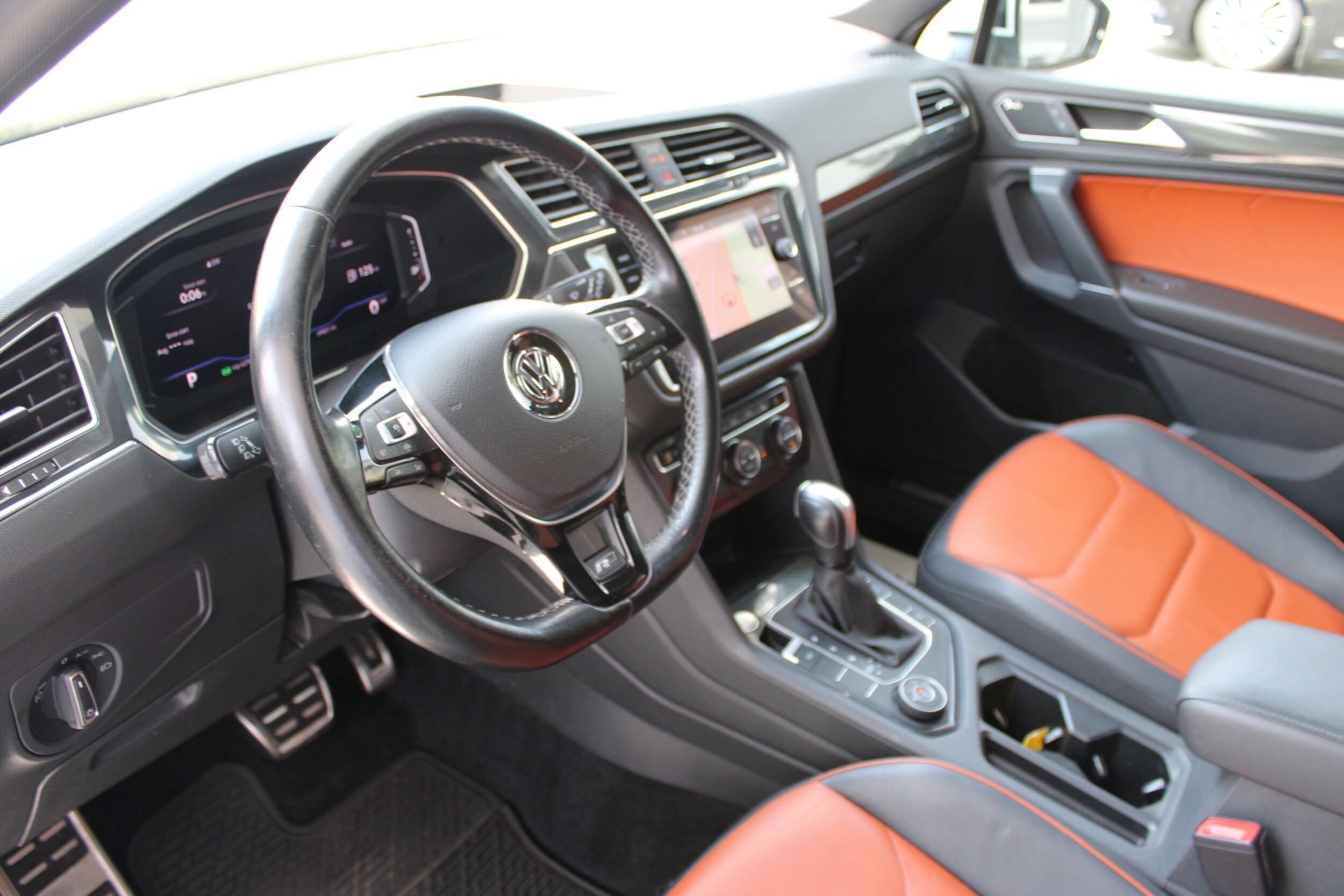 2020 Volkswagen Tiguan SEL Premium R-Line photo 4