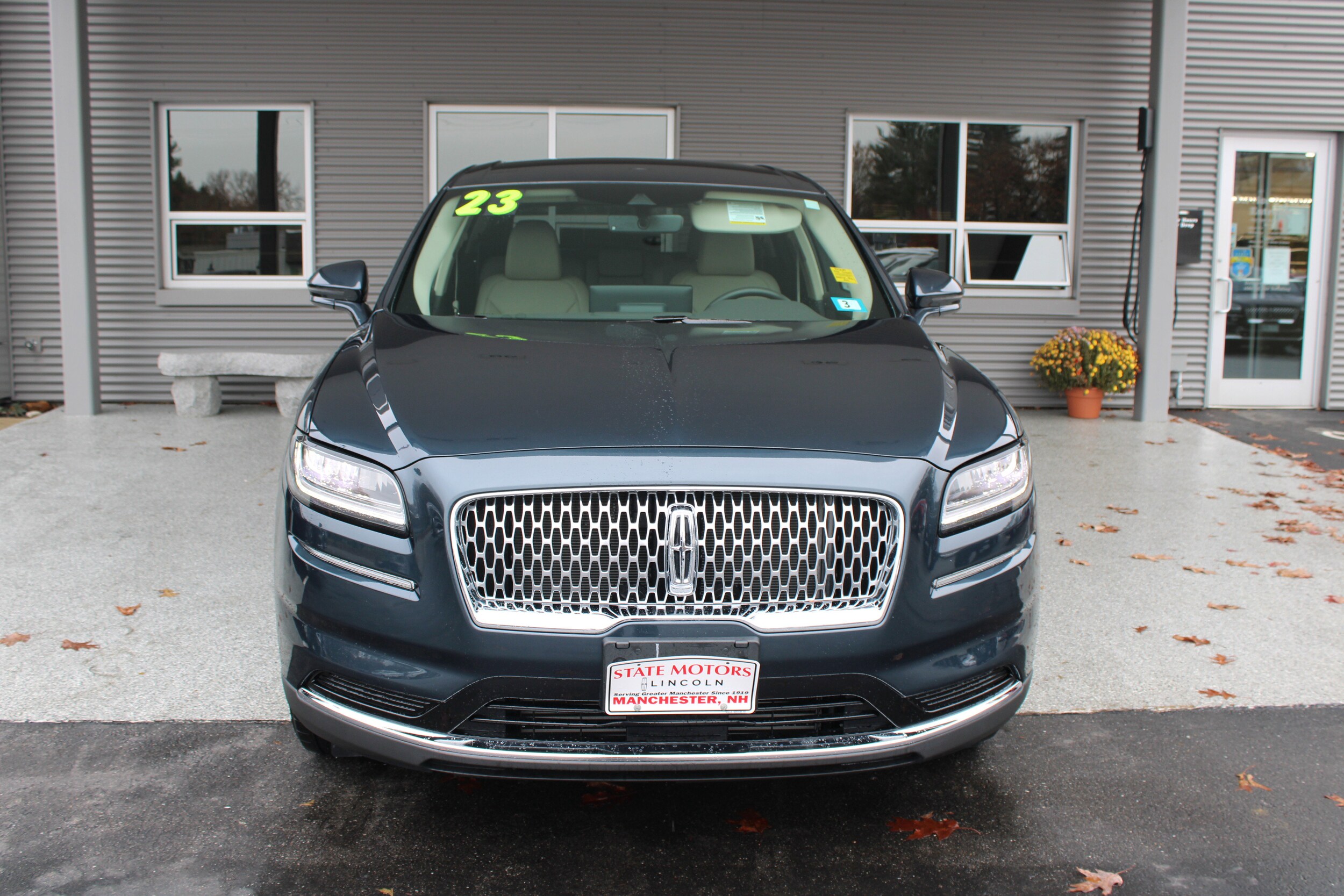 2023 Lincoln Nautilus Standard photo 2