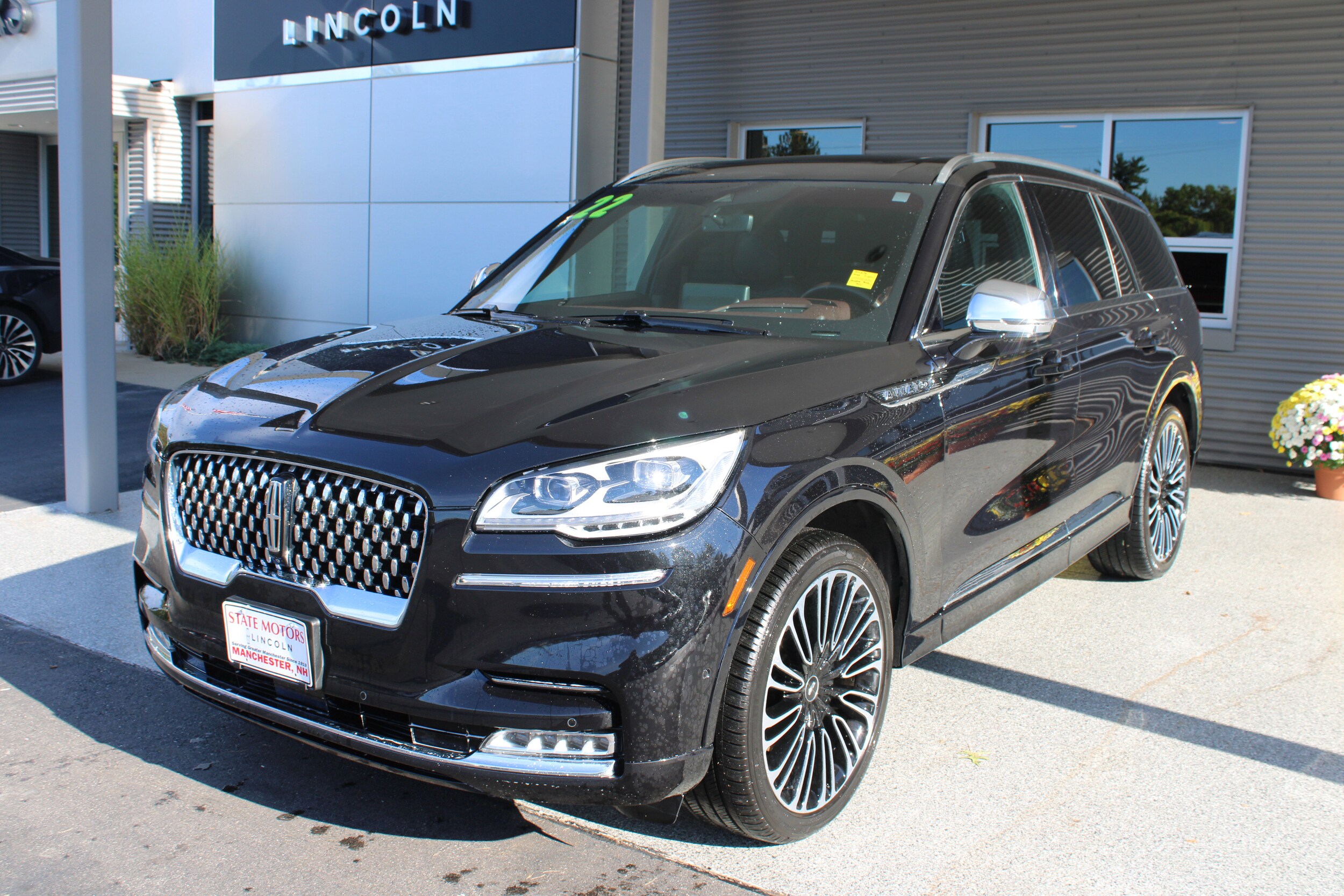 2022 Lincoln Aviator Black Label photo 2