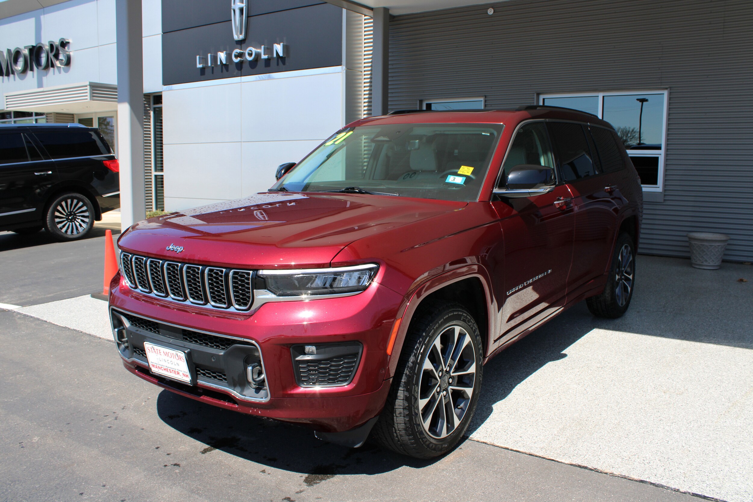 2021 Jeep Grand Cherokee Overland photo 3