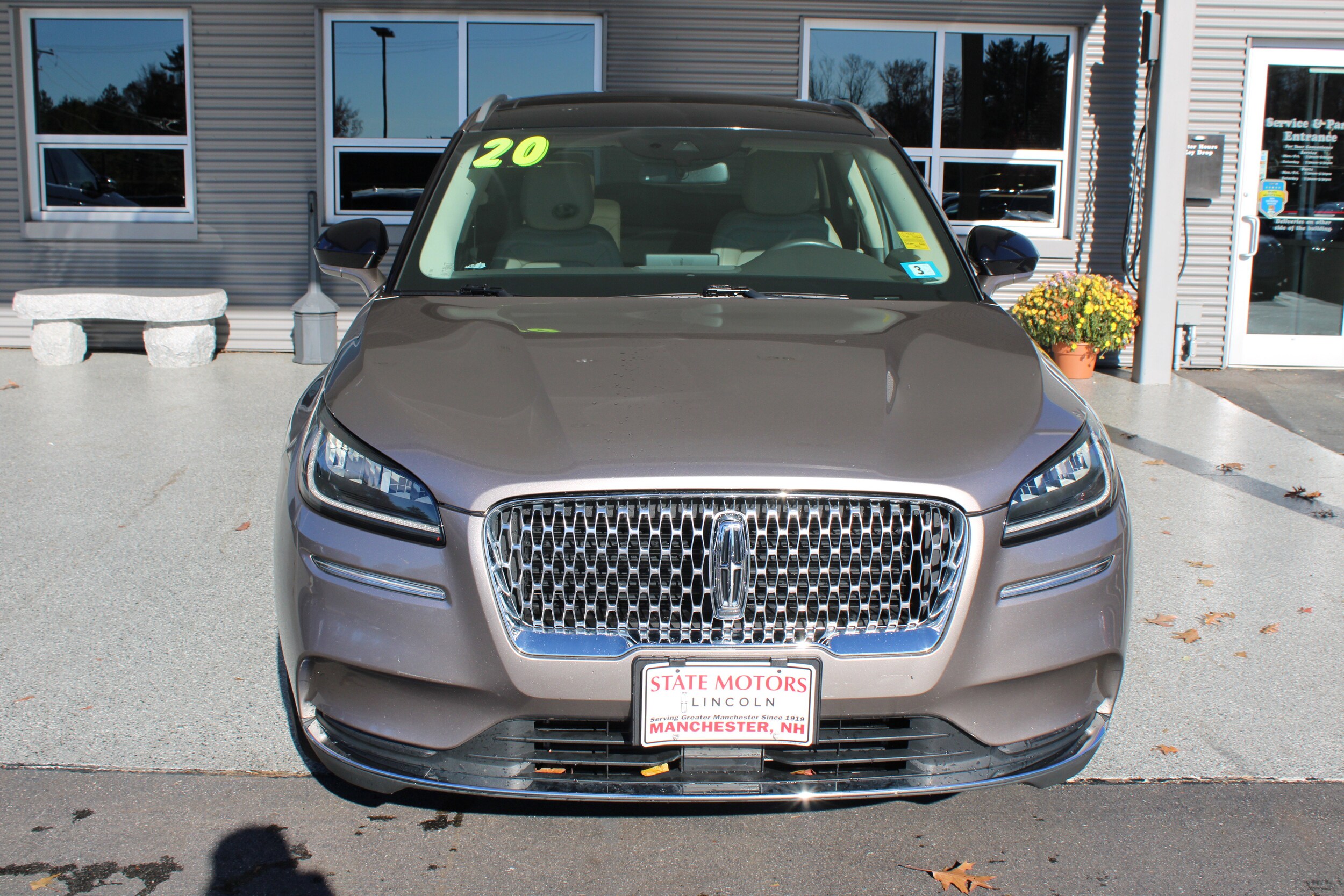 2020 Lincoln Corsair Standard photo 2