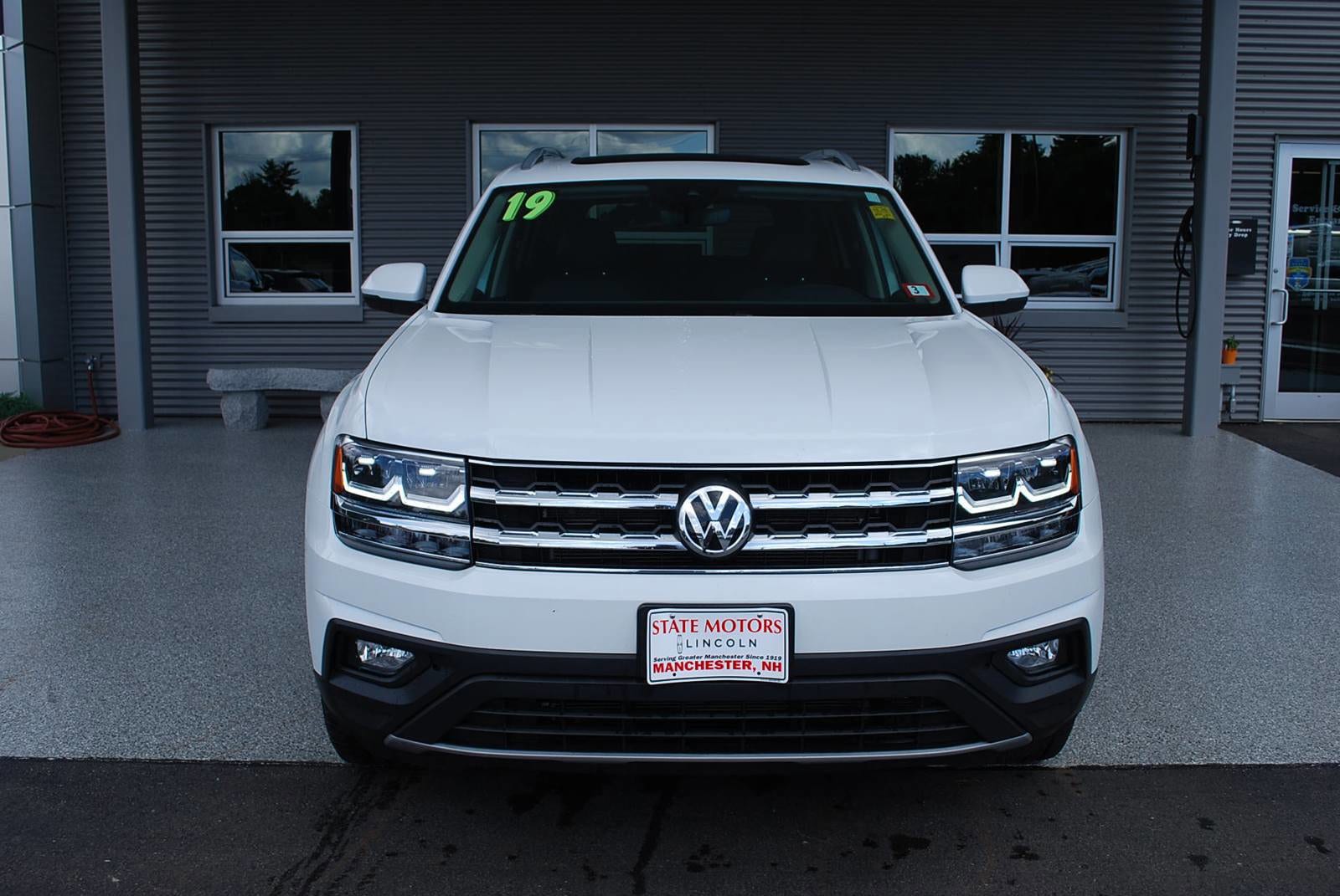 Used 2019 Volkswagen Atlas SE w/Tech with VIN 1V2UR2CA2KC618587 for sale in Manchester, NH