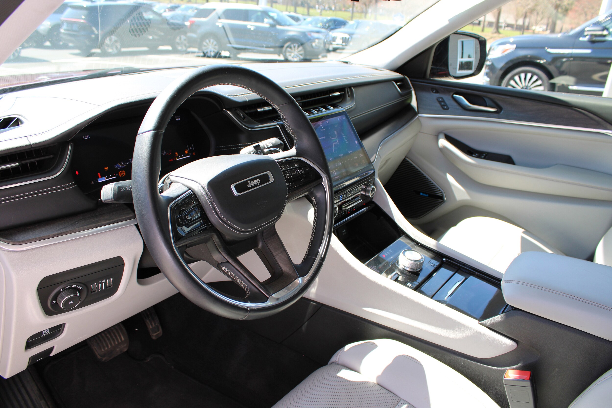 2021 Jeep Grand Cherokee Overland photo 4