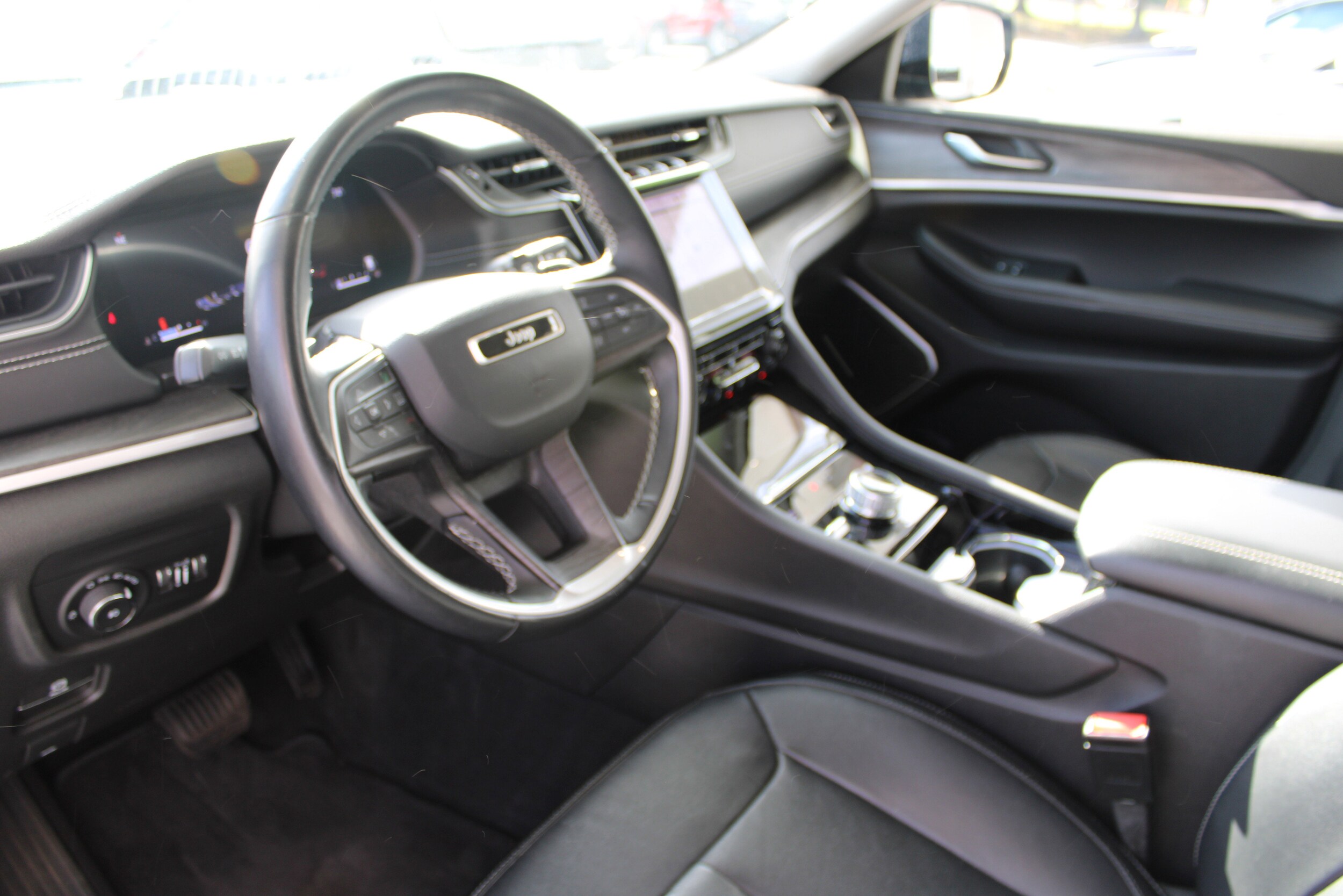 2022 Jeep Grand Cherokee Limited photo 3