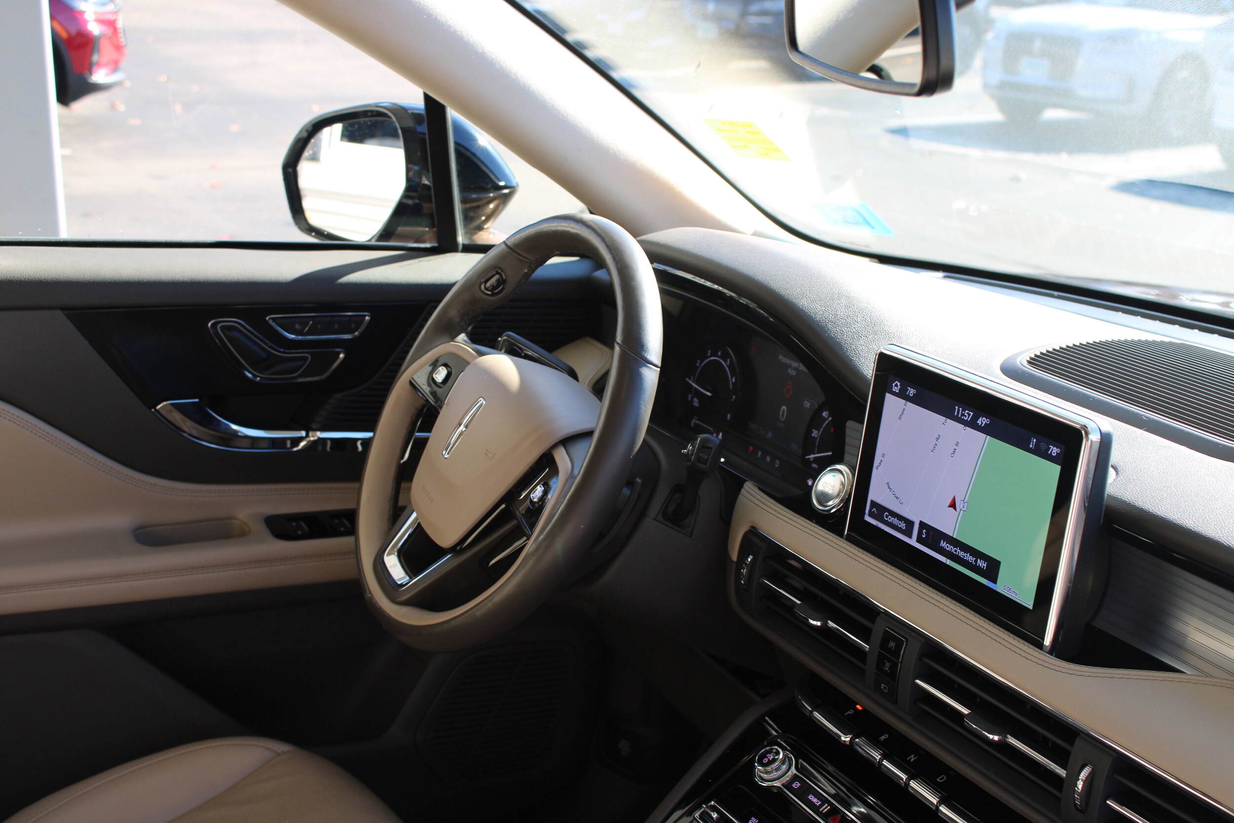 2022 Lincoln Corsair Standard photo 4