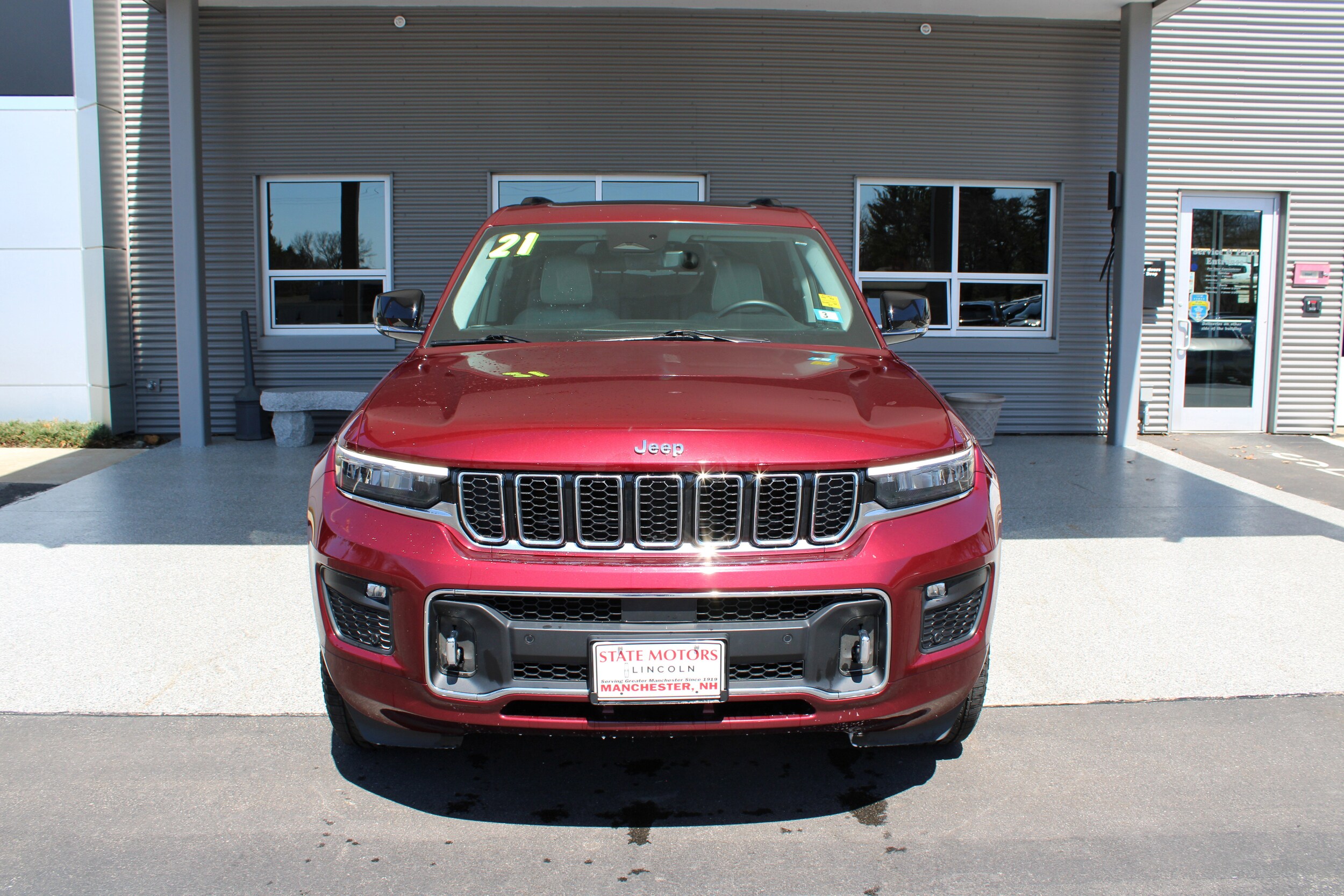 2021 Jeep Grand Cherokee Overland photo 2