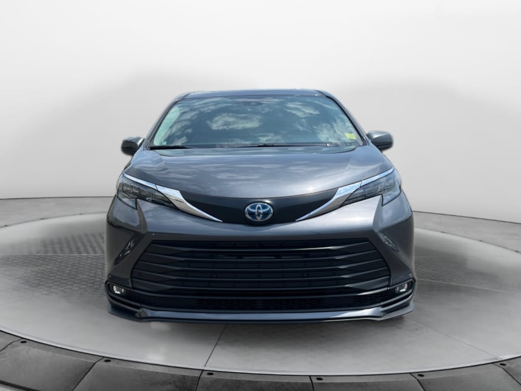Certified 2025 Toyota Sienna XLE Minivan