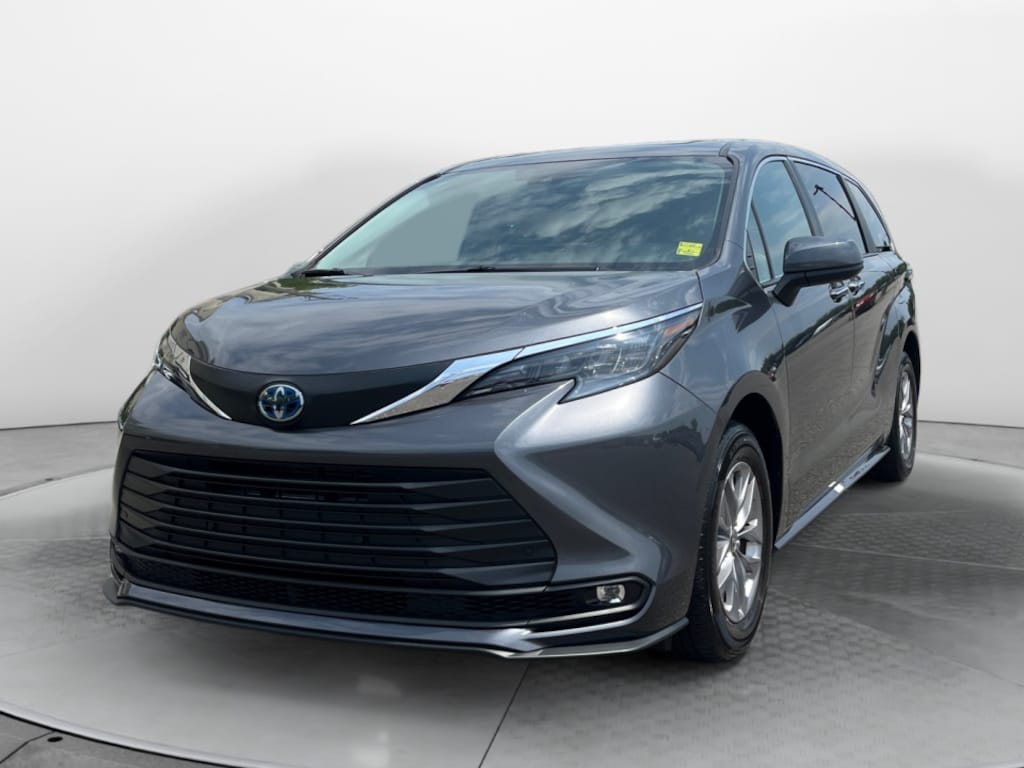 Certified 2025 Toyota Sienna XLE Minivan