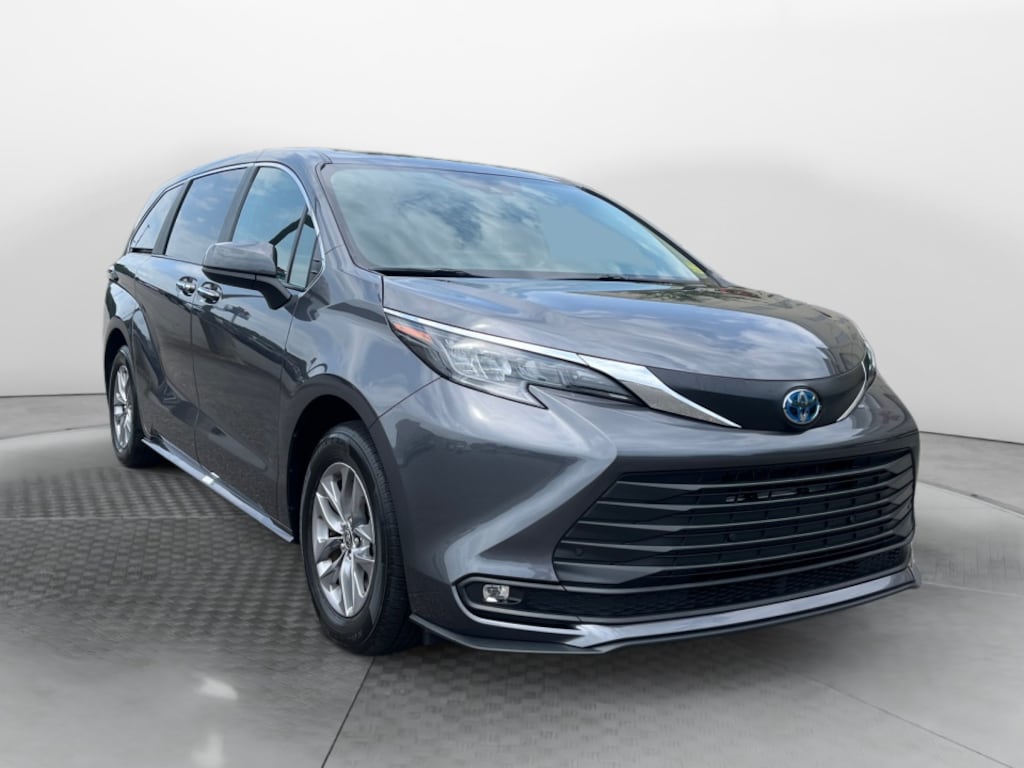 Certified 2025 Toyota Sienna XLE Minivan