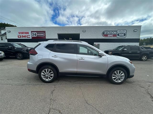 2019 Nissan Rogue SV photo 4