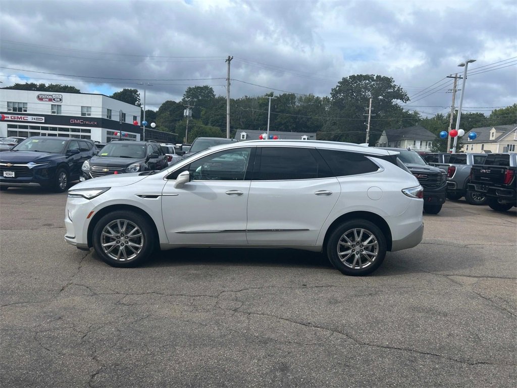 2022 Buick Enclave Premium photo 2