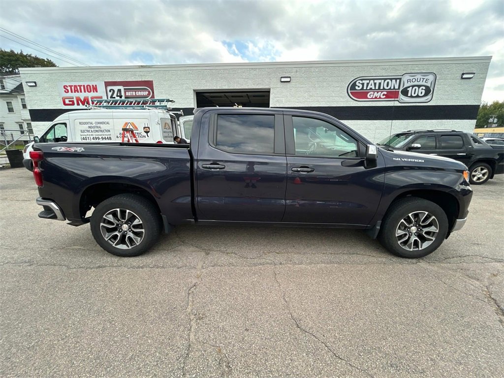 2022 Chevrolet Silverado 1500 LT photo 4