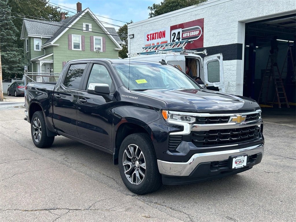 2022 Chevrolet Silverado 1500 LT photo 3