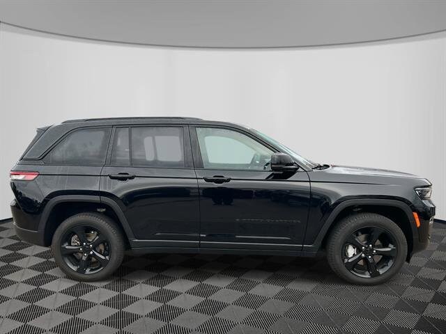 2025 Jeep Grand Cherokee Limited photo 4