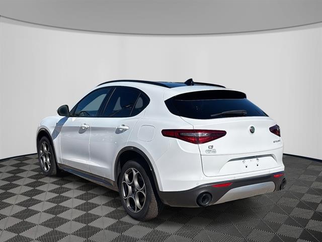 2022 Alfa Romeo Stelvio Ti photo 3