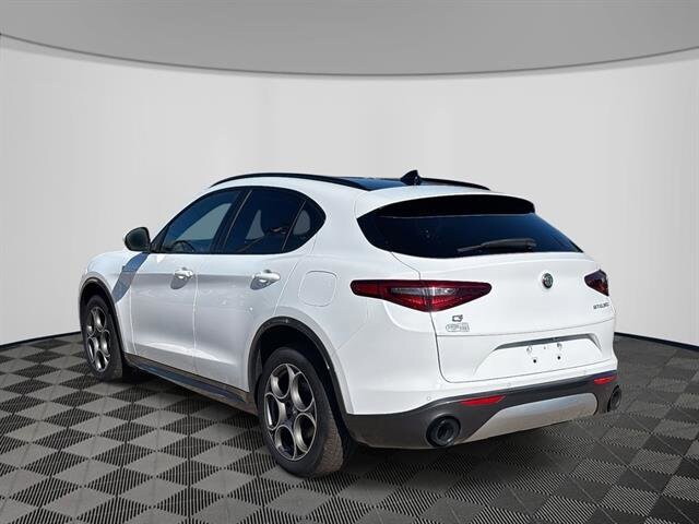 2022 Alfa Romeo Stelvio Ti photo 3