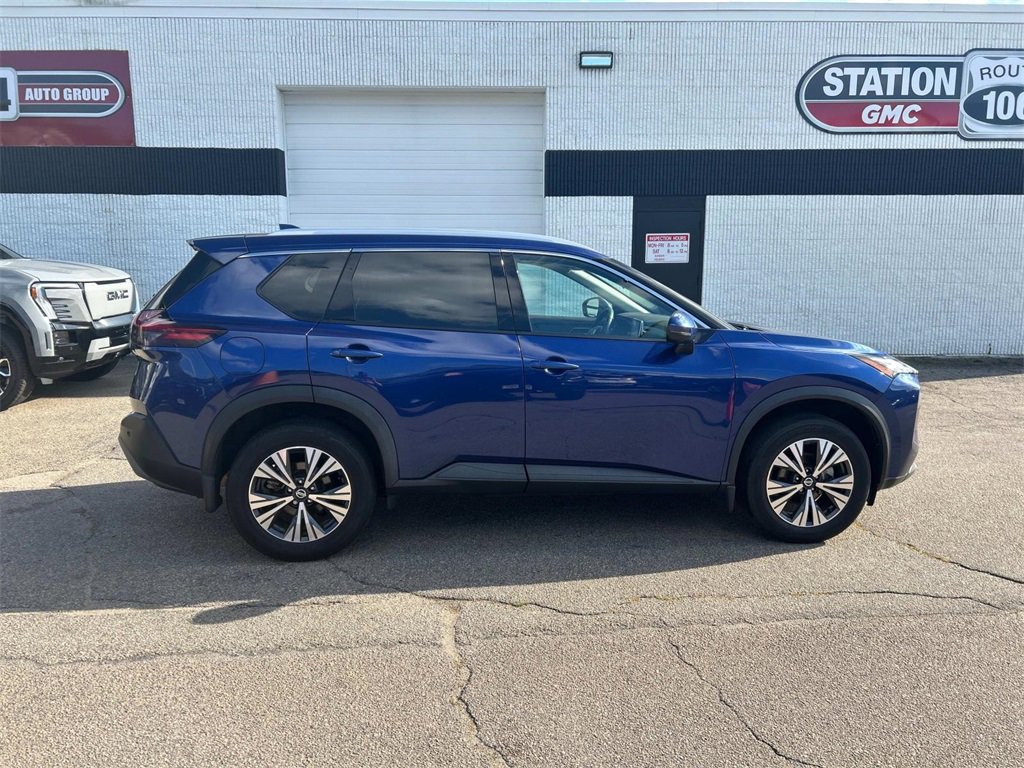 2021 Nissan Rogue SV photo 4