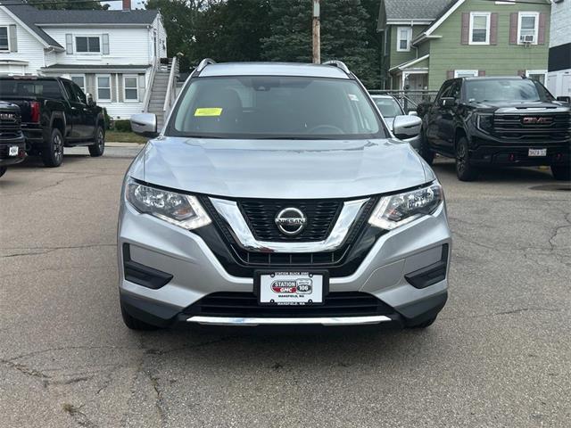 2019 Nissan Rogue SV photo 2