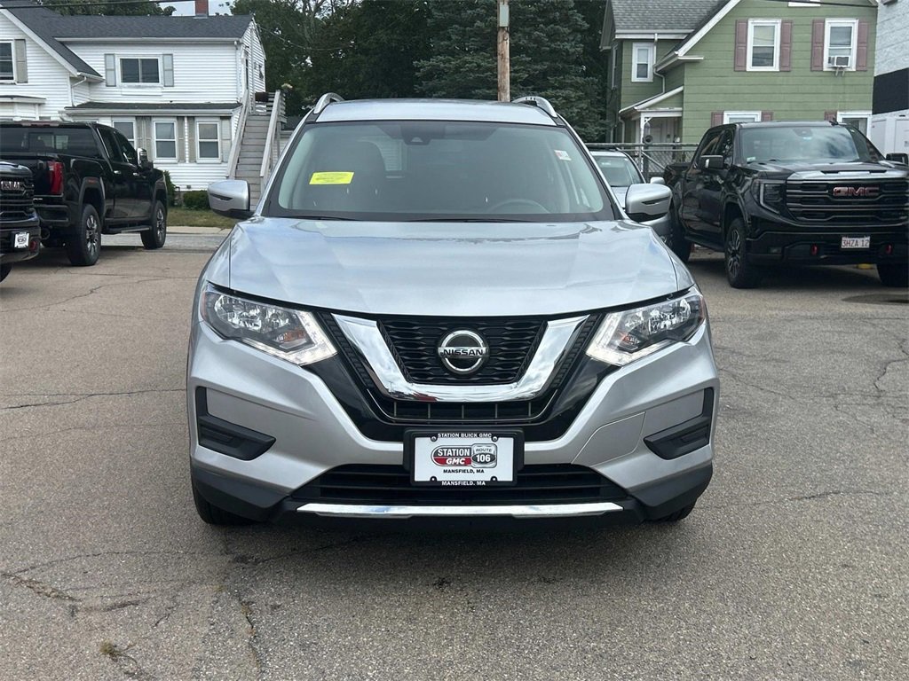2019 Nissan Rogue SV photo 2