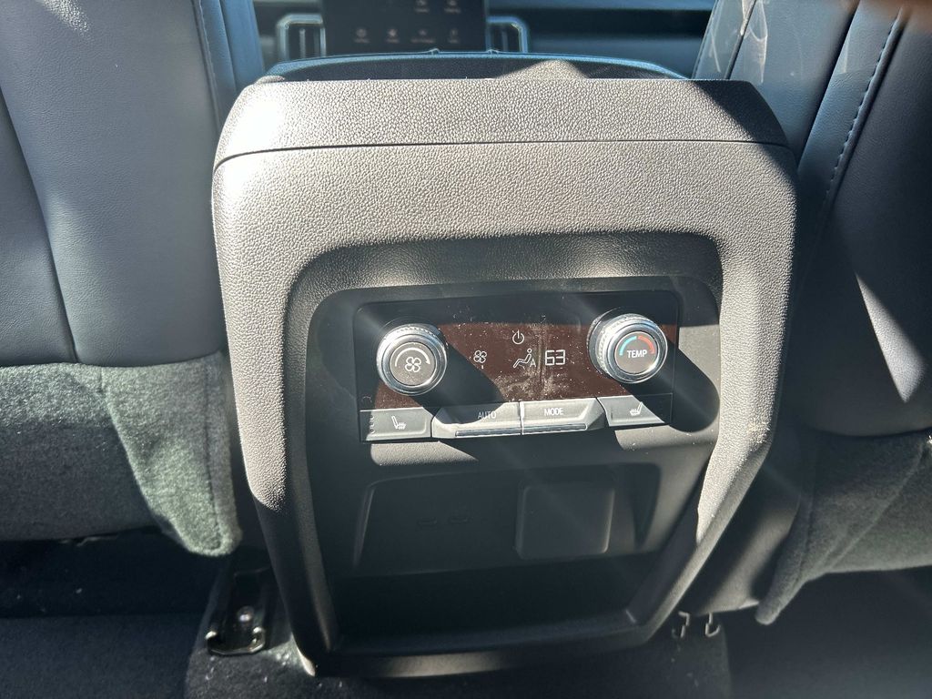 2026 GMC Acadia Elevation - Photo 7