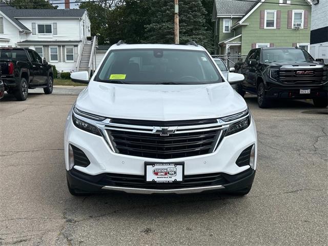 2022 Chevrolet Equinox LT photo 2