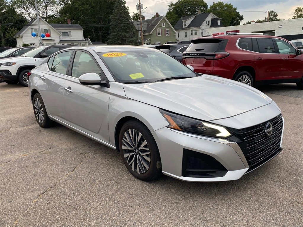 2023 Nissan Altima 2.5 SV photo 3