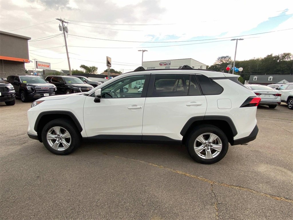 2021 Toyota RAV4 XLE photo 2