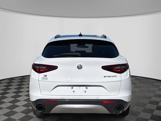 2022 Alfa Romeo Stelvio Ti photo 4